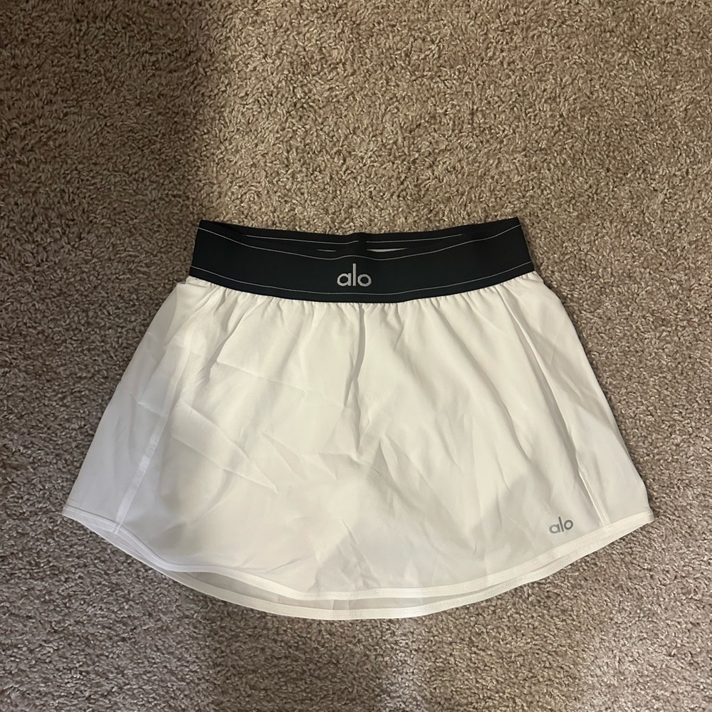 ALO Yoga Match point Skirt White Athletic Skort with Black Waistband